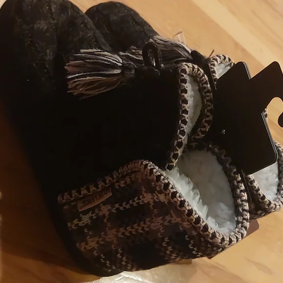 Muk Luks Slipper Booties - Picture 10 of 13